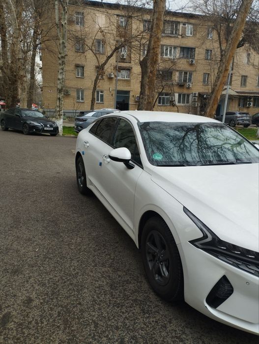 Kia K5 Prestige sotiladi.