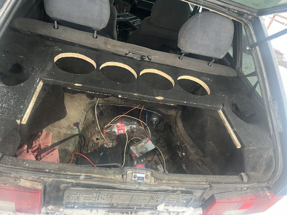 Полка для любители музыки