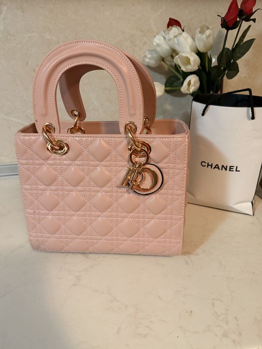 Дамска чанта Lady Dior пудра среден размер