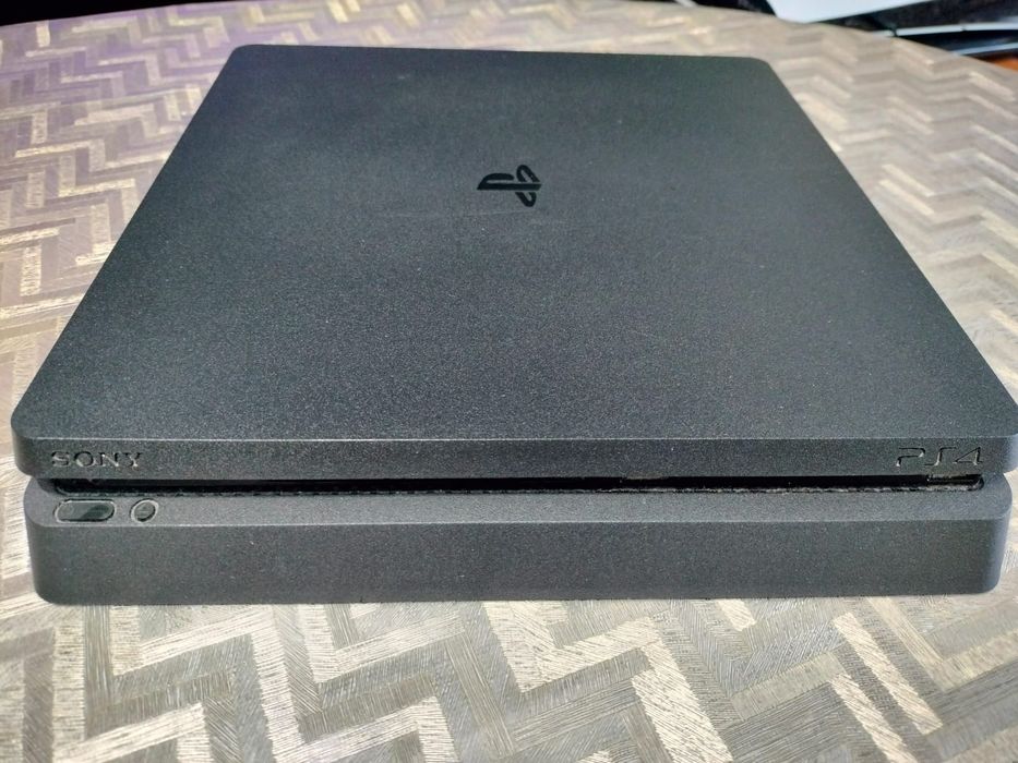 Продам Playstation 4 Slim ,1 Tb.