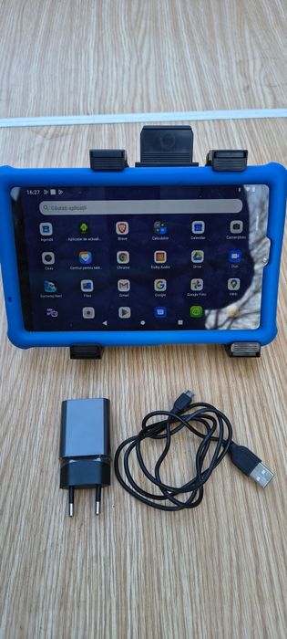 Vand tabletă Lenovo 250 ron.