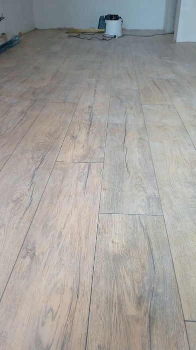 Укладка ламината, установка плинтуса - Cтроительные услуги Астана на Olx