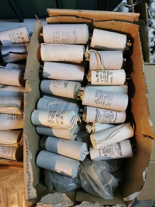 Kондензатори работни от 2 до 5 лв.