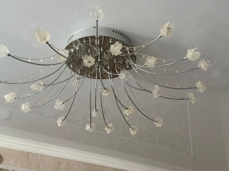 Продам люстру для зала