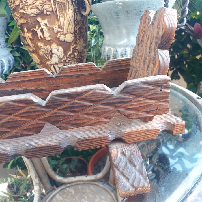 Дърво и ковано желязо за растения или списания