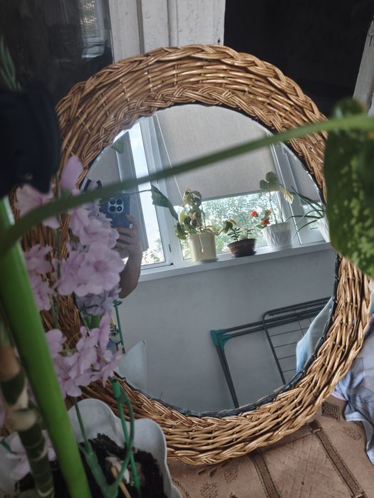 Продам зеркало в плетенной раме