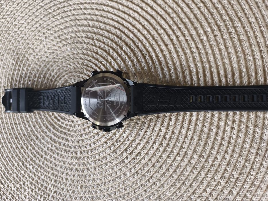 Vând ceas Timex UFC Edition