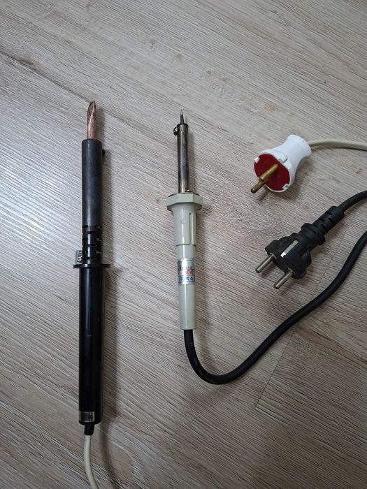 Продам 2 паяльника на 30w и на 100w.
