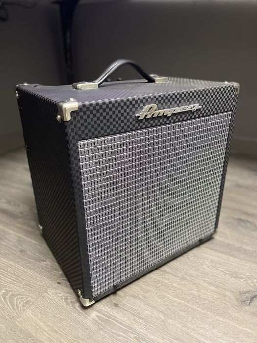 Ampeg Rocket Bass 108 - Бассовый комбоусилитель