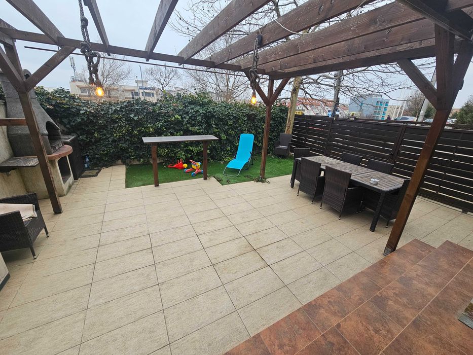 Casa de inchiriat - curte cu gratar si parcare in Mamaia Nord