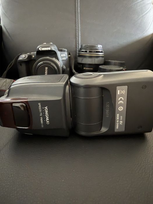 Продавам Canon EOS 77D + 4 обектива + светкавица + подарък фото раница Hama