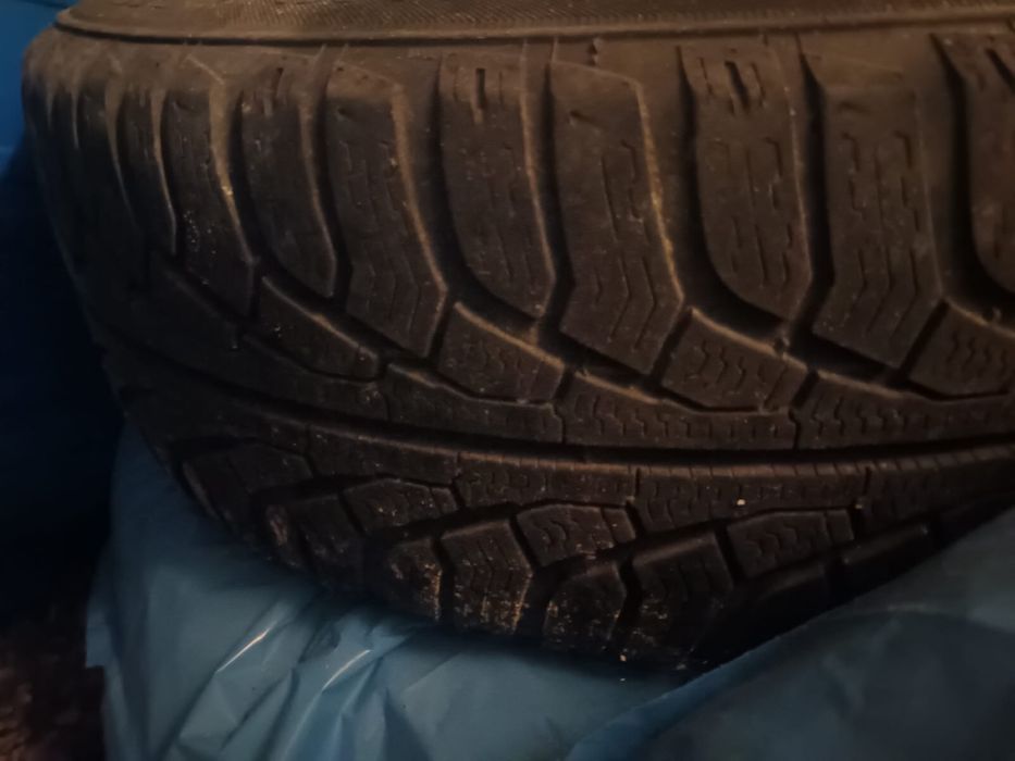 Vând set de jante cu cauciucuri iarnă