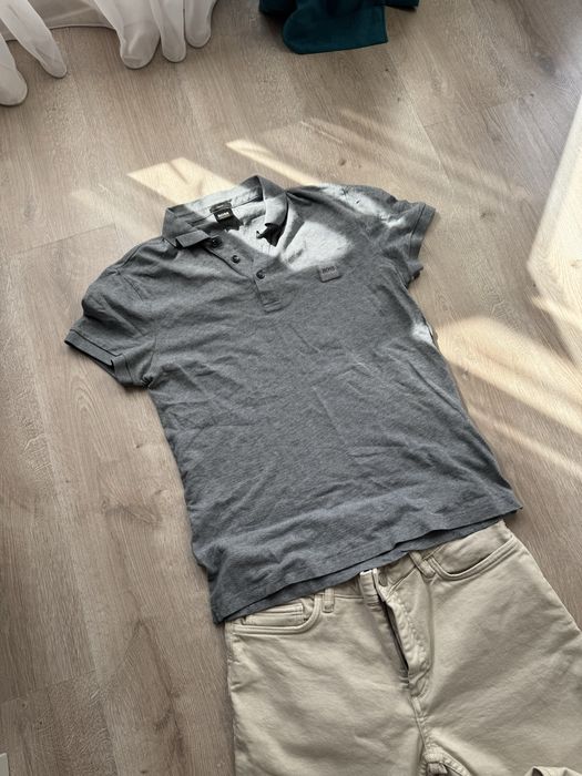 Outfit barbati : pantaloni Mango noi si tricou Hugo Boss
