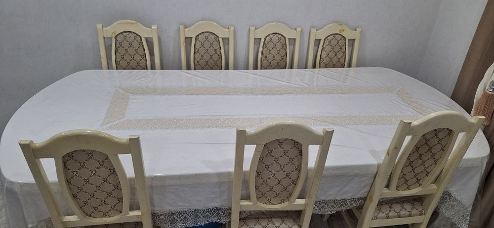 Продаю стол со стулями