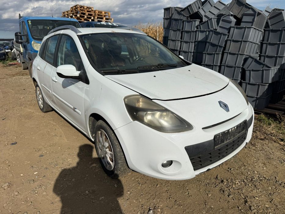 Dezmembrez Renault clio 3 facelift break alb 2012 1.5 dci K9K770 volan stanga