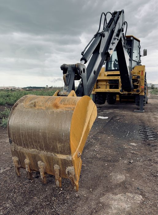 Эксковатор погрузчик 3в1