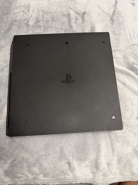 PS4 Pro 1TB + 2 x Controllere originale | Stare foarte bună