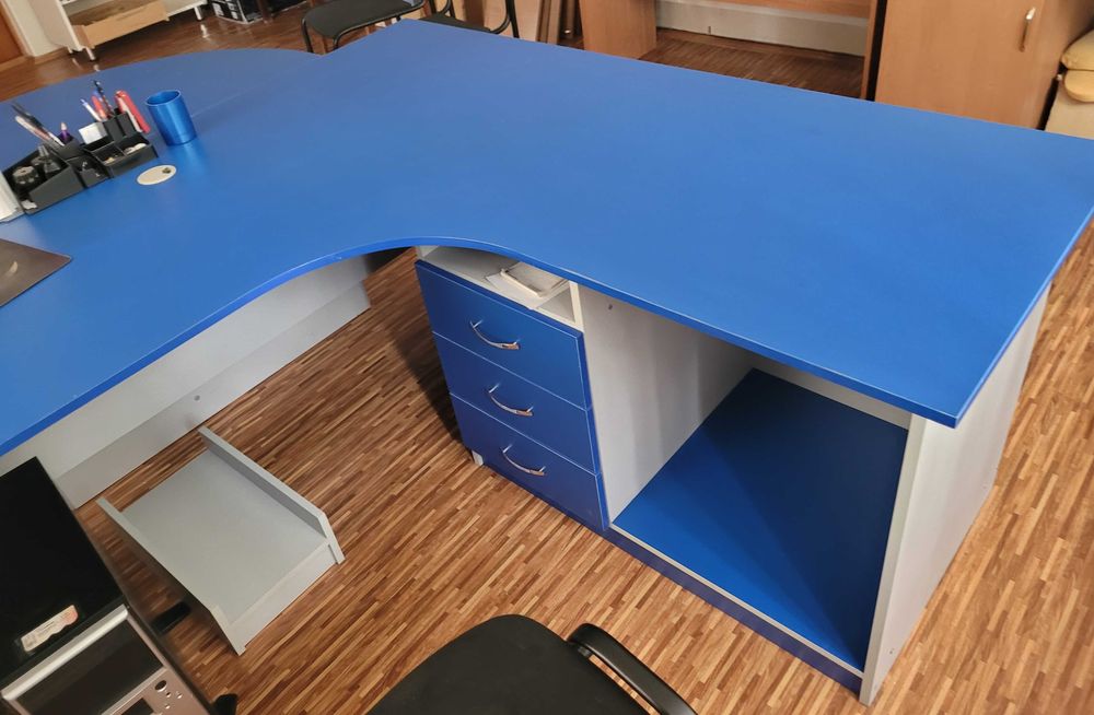 Комплект мебели : Стол рабочий  ,  шкаф