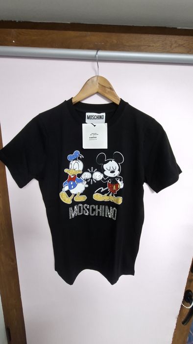 Tricouri de damă diferite dimensiuni ,modele si culori