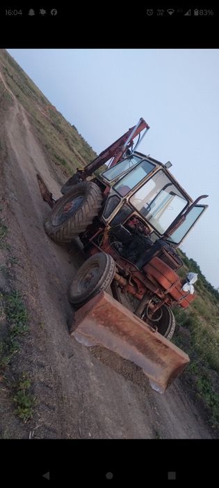 Vând excavator...