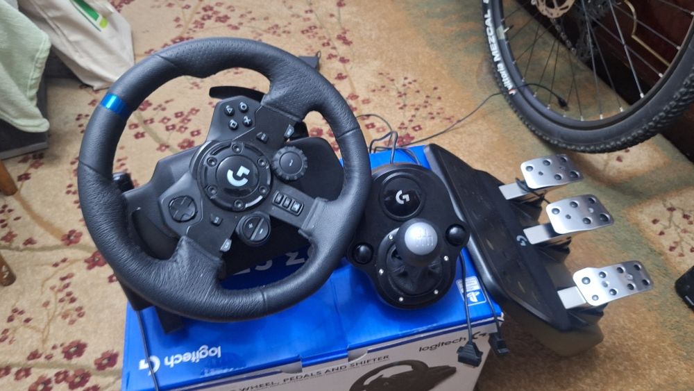 Volan Gaming Logitech G923 folosit de 3 ori