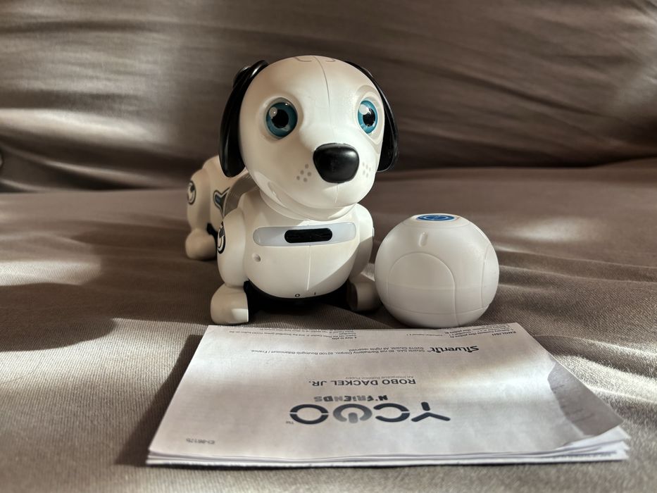 Игрушка-робот с батарейками в комплекте инструкцией