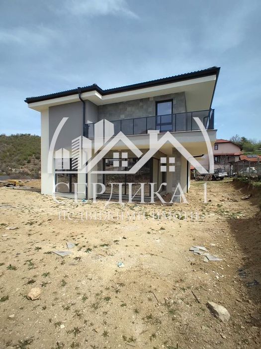 Къща в Благоевград-Еленово