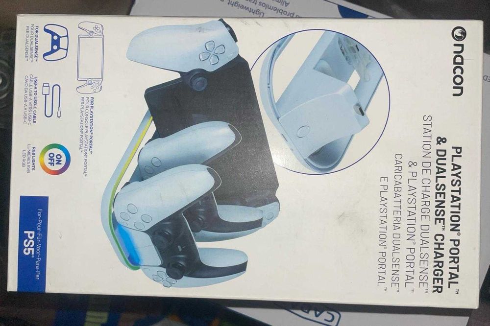 Stație Încărcare Nacon 3-în-1 PS5 –  NOUĂ