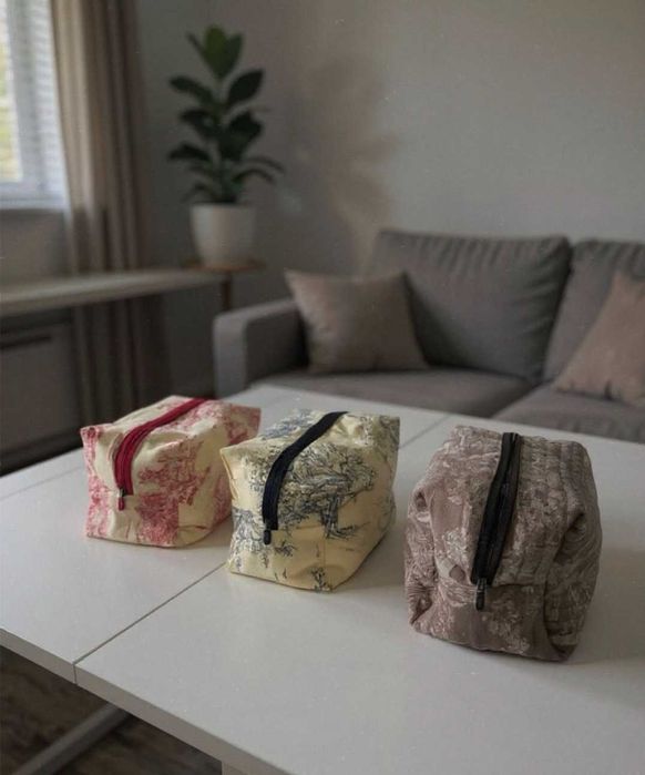 Продам косметички Диор и др.