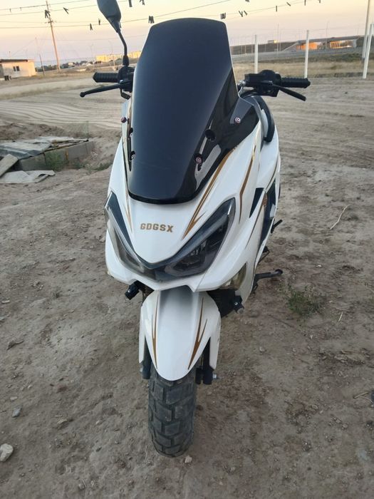 Скутер Liya Maxi