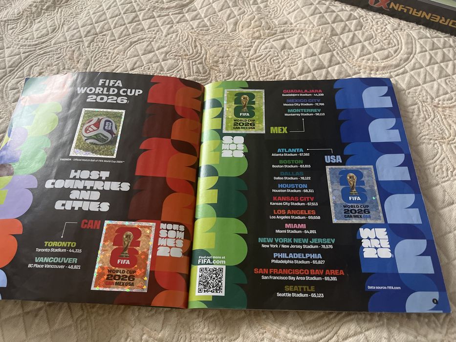 Vând album panini complet