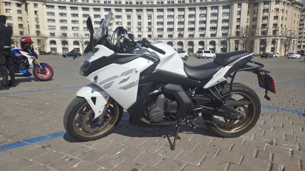 Motocicleta CFMoto 650 GT