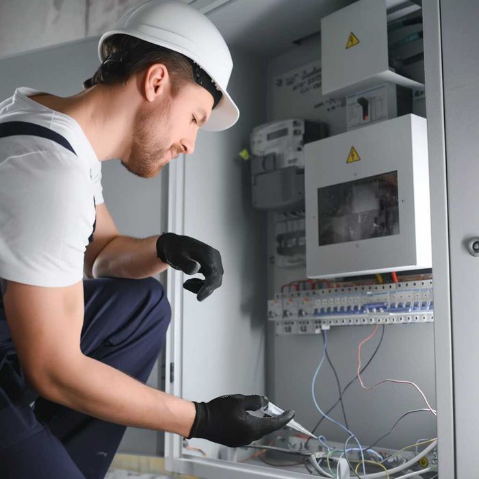 Електротехник Разград: Електро услуги Ремонти Смяна Ел табла Евтино