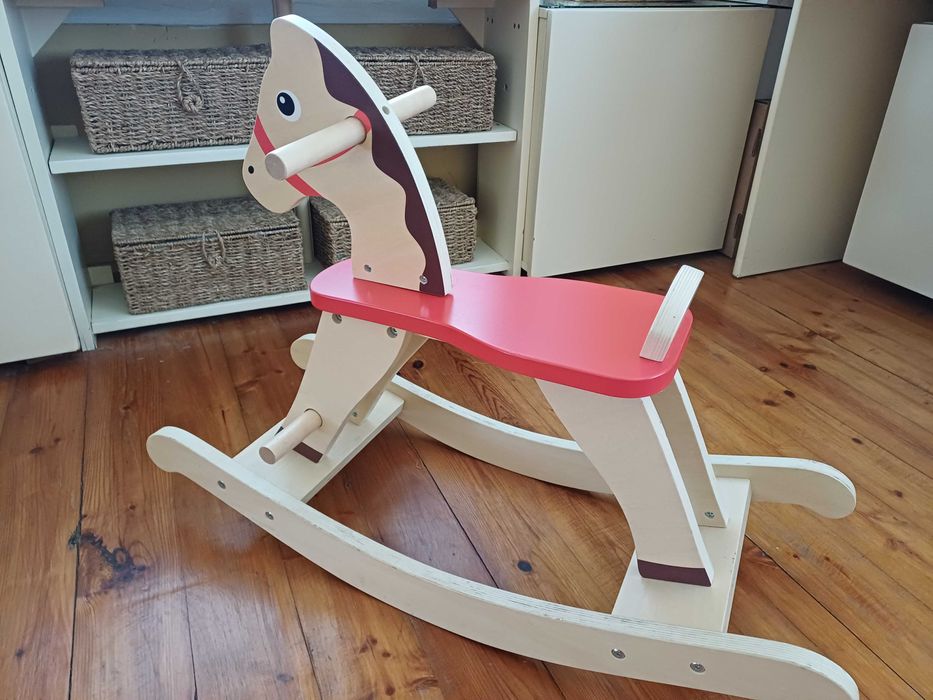 Дървено люлеещо конче