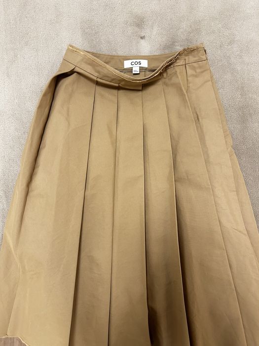 COS fusta bej plisata