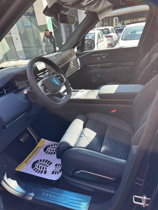 Zeekr X9 ultra black piano