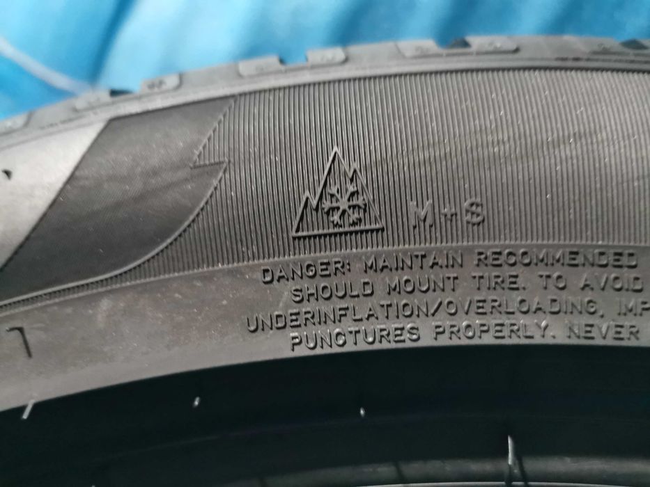 275/40 R22 - pirelli m+s 2 bucati