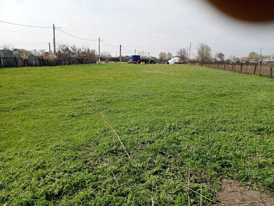 Teren intravilan 4000m2- In centru - Deschidere la 3 strazi
