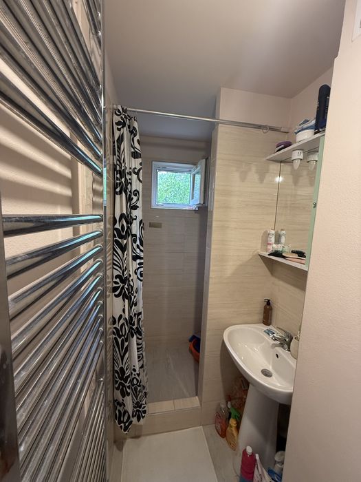 Apartament cu doua camere decomandat ,zona Nufarul
