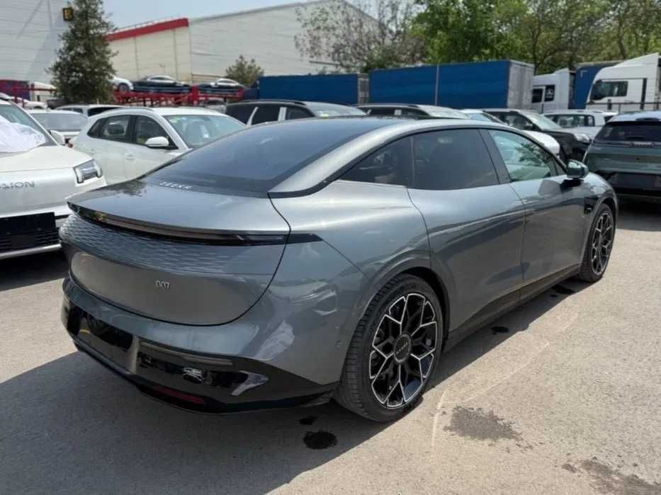 Zeekr 007 2025 — 2