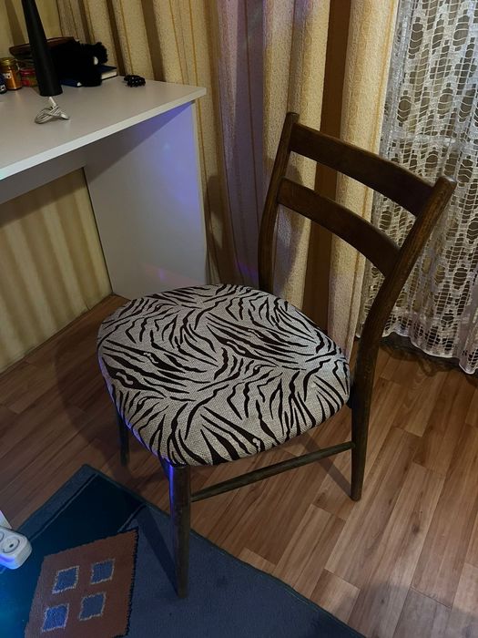 Продам стулья деревянные.