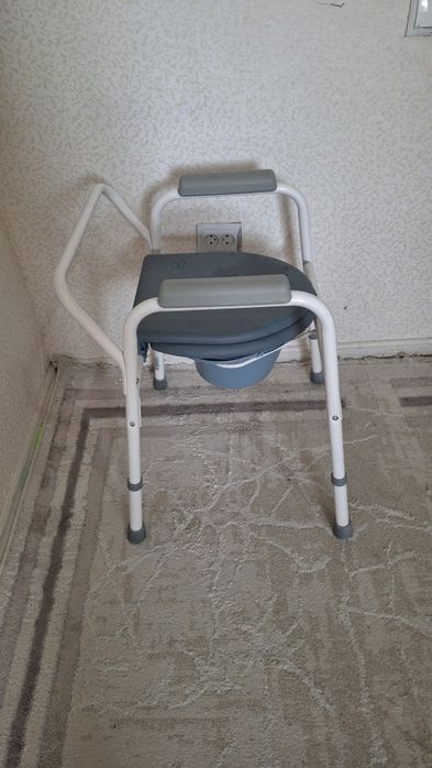 Санитарный стул туалет