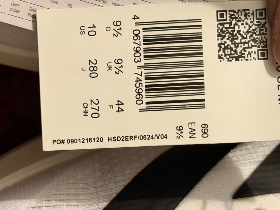 Adidas, marimea 44. Calapodul este mai mic. Se potriveste pentru 42/43