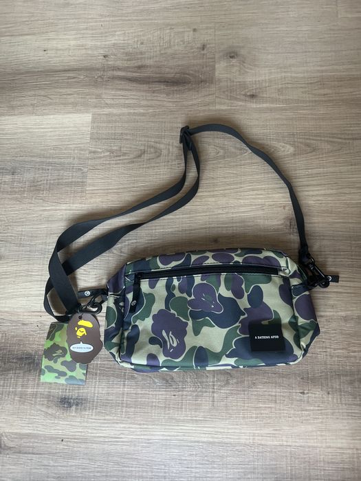Geantă tip borsetă/crossbody cu model camuflaj stil Bape