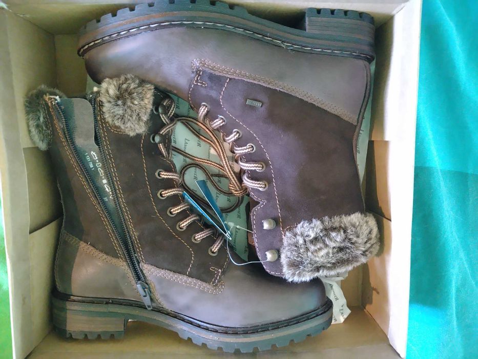 Нови, топли,дамски ботушки