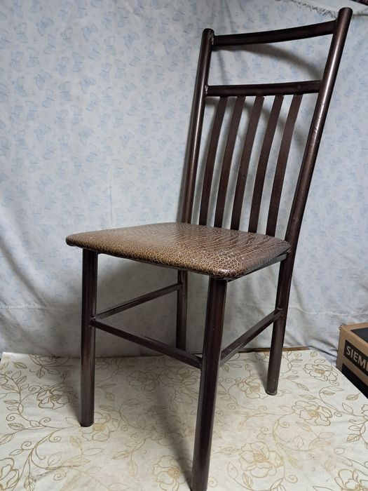Продам стулья разные.