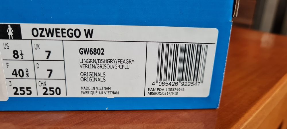 Adidas-чисто нови