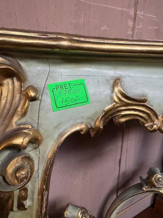 Consolă decorativă stil clasic / baroc  Consolă elegantă realizată din lemn masiv, cu finisaj patinat verde deschis