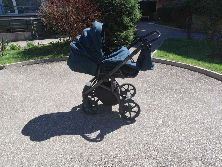 Напълно функционална бебешка количка