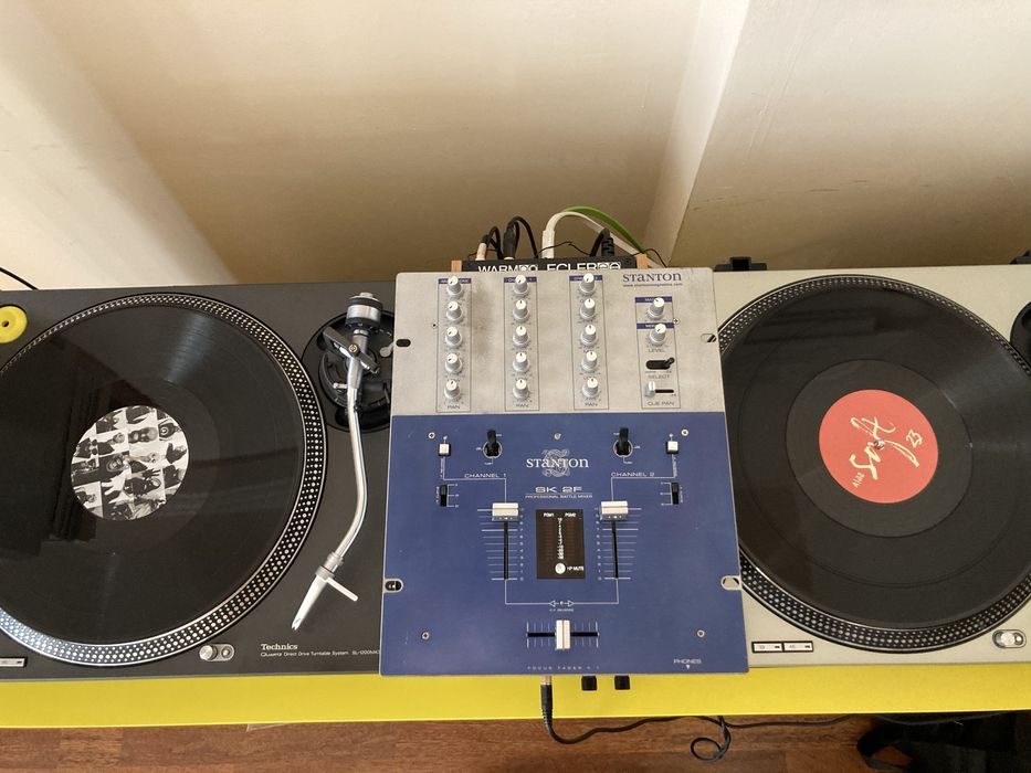 DJ mixer audio Stanton